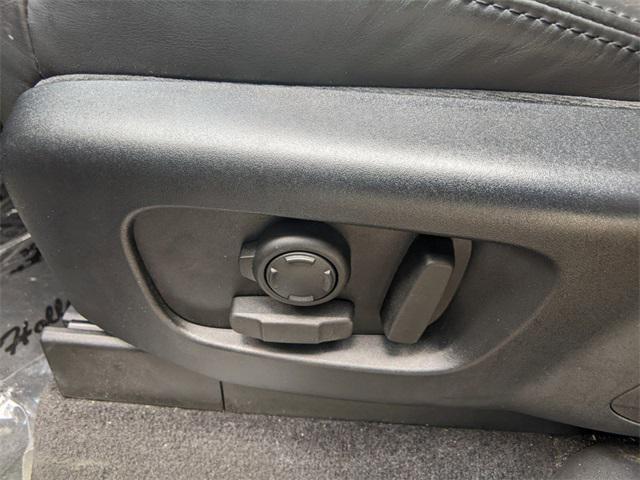 Photo of 2018 Corris Gray Metallic Land Rover Discovery