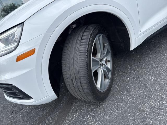 Photo of 2019 Ibis White Audi Q5