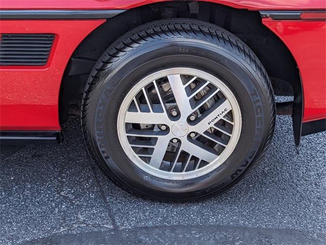 Photo of 1988 Red Pontiac Fiero