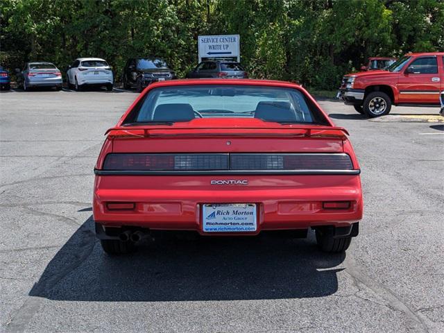 Photo of 1988 Red Pontiac Fiero