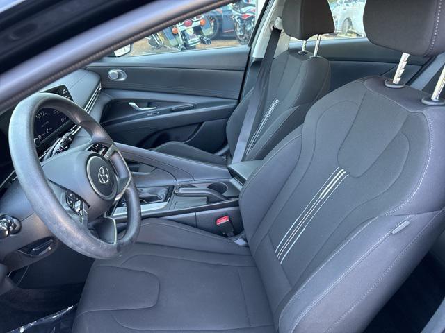 Photo of 2023 Onyx Black Hyundai ELANTRA