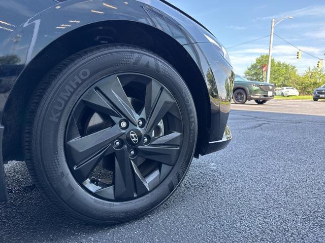 Photo of 2023 Onyx Black Hyundai ELANTRA