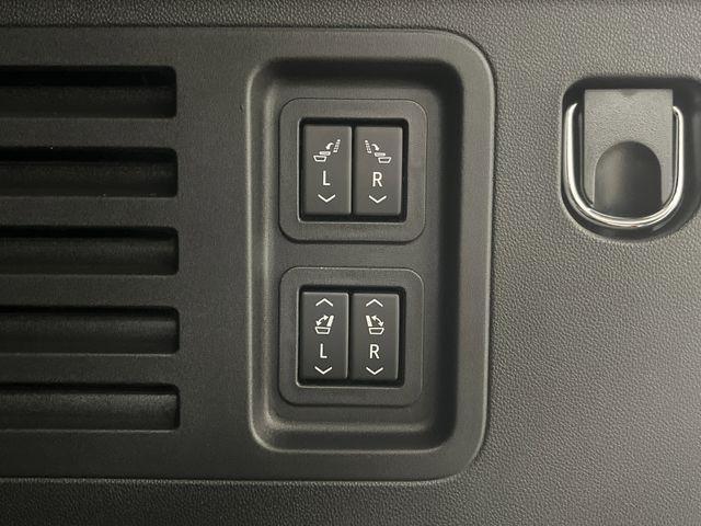 Photo of 2025 Mosaic Black Metallic Chevrolet Traverse