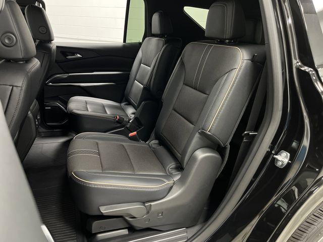Photo of 2025 Mosaic Black Metallic Chevrolet Traverse