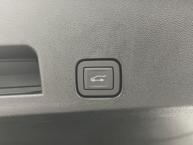Photo of 2025 Mosaic Black Metallic Chevrolet Traverse