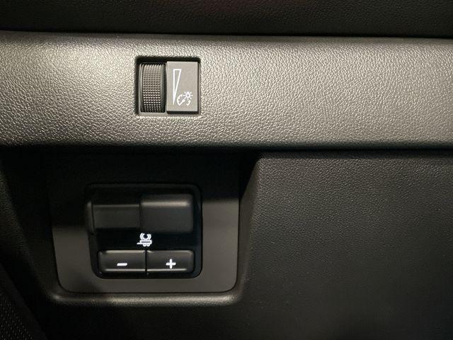 Photo of 2023 Summit White Chevrolet Colorado