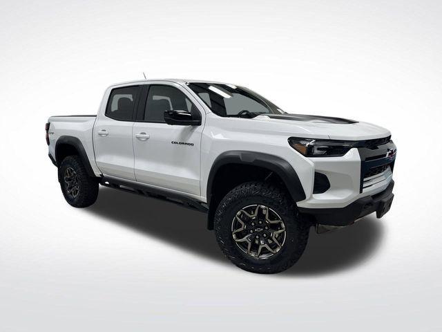 Photo of 2024 Summit White Chevrolet Colorado