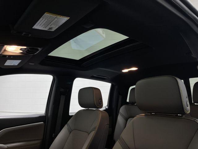 Photo of 2024 Summit White Chevrolet Colorado