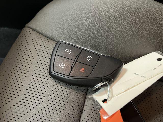 Photo of 2024 Summit White Chevrolet Colorado