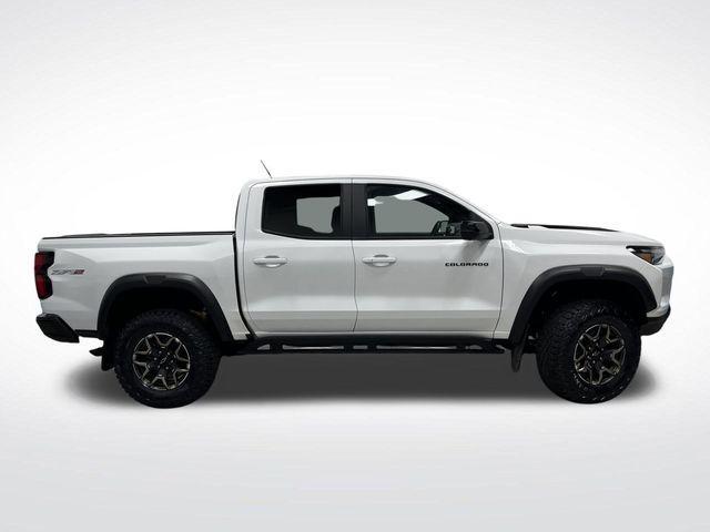 Photo of 2024 Summit White Chevrolet Colorado