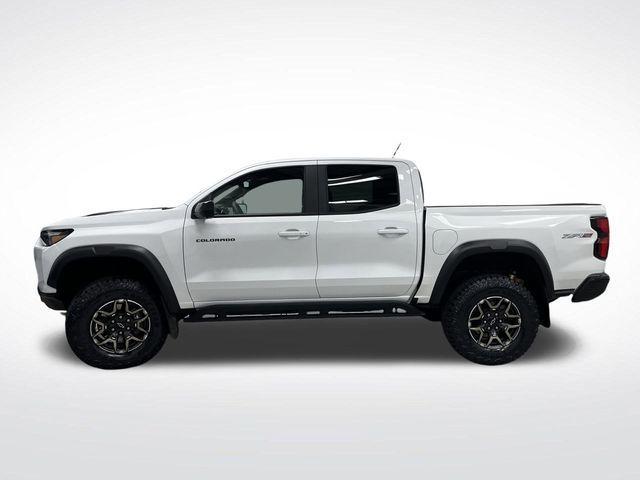 Photo of 2024 Summit White Chevrolet Colorado
