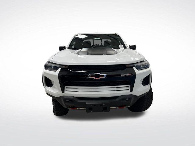 Photo of 2024 Summit White Chevrolet Colorado