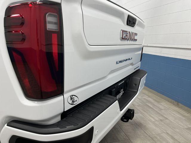 Photo of 2025 Summit White GMC Sierra 2500