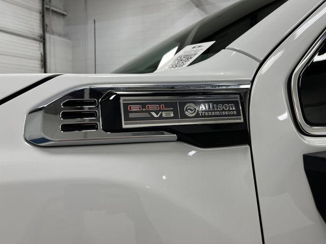 Photo of 2025 Summit White GMC Sierra 2500