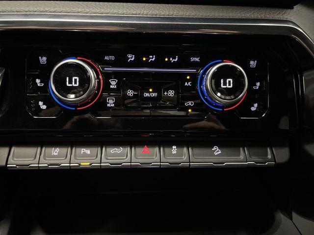Photo of 2025 Summit White GMC Sierra 2500