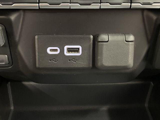 Photo of 2023 Summit White GMC Sierra 2500