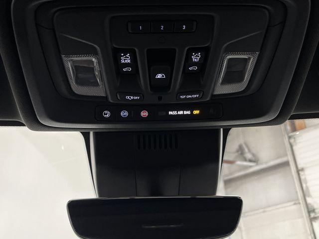 Photo of 2022 Summit White GMC Sierra 1500