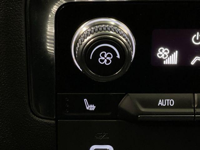 Photo of 2023 White Frost Tri-Coat GMC Yukon XL