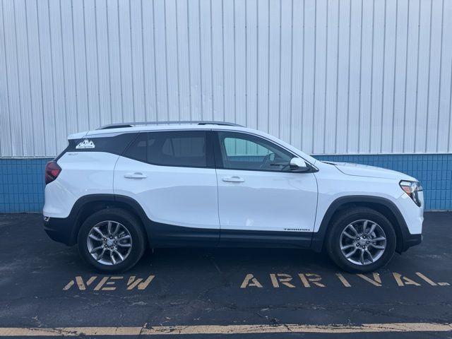 Photo of 2023 Summit White GMC Terrain
