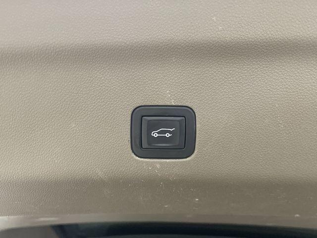 Photo of 2023 White Frost Tri-Coat GMC Yukon XL