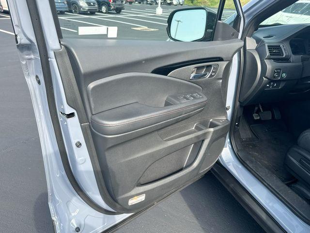 Photo of 2022 Sonic Gray Pearl Honda Pilot