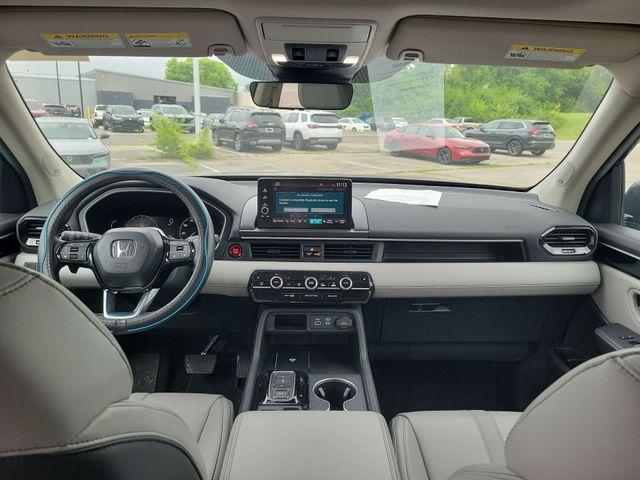 Photo of 2023 Obsidian Blue Pearl Honda Pilot