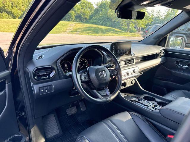 Photo of 2024 Crystal Black Pearl Honda Pilot