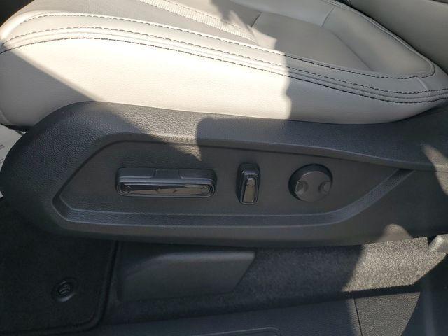 Photo of 2023 Lunar Silver Metallic Honda Pilot