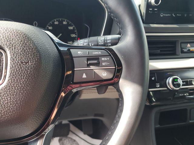Photo of 2023 Lunar Silver Metallic Honda Pilot