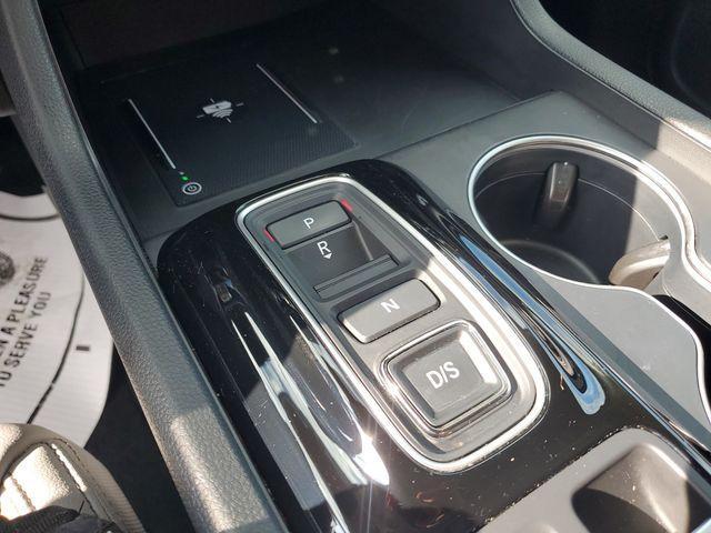 Photo of 2023 Lunar Silver Metallic Honda Pilot