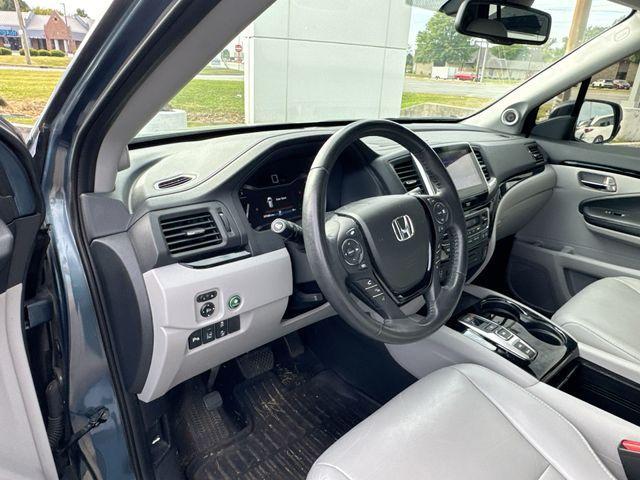 Photo of 2017 Steel Sapphire Metallic Honda Pilot