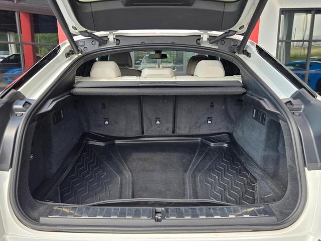 Photo of 2020 Mineral White Metallic BMW X6