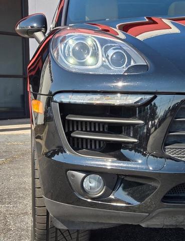 Photo of 2018 Black Porsche Macan