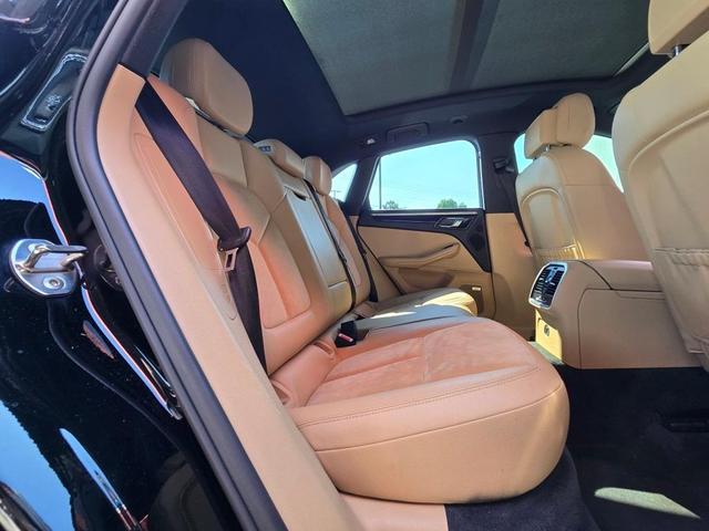 Photo of 2018 Black Porsche Macan