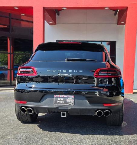 Photo of 2018 Black Porsche Macan