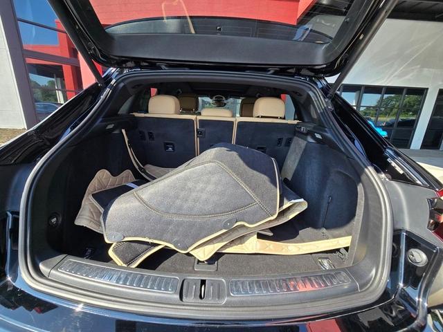 Photo of 2018 Black Porsche Macan