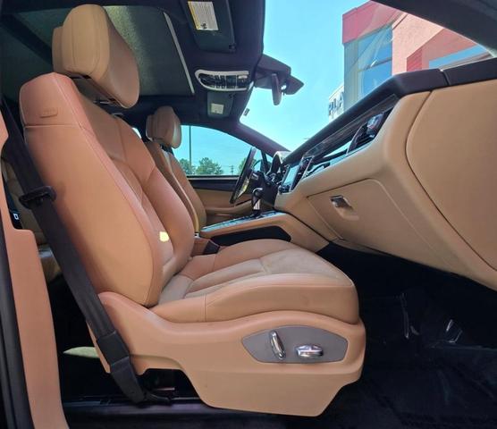 Photo of 2018 Black Porsche Macan