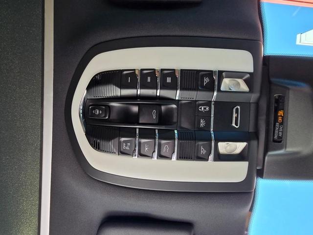 Photo of 2018 Black Porsche Macan