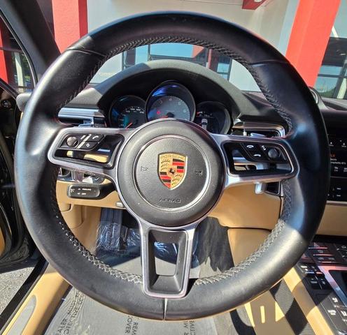 Photo of 2018 Black Porsche Macan