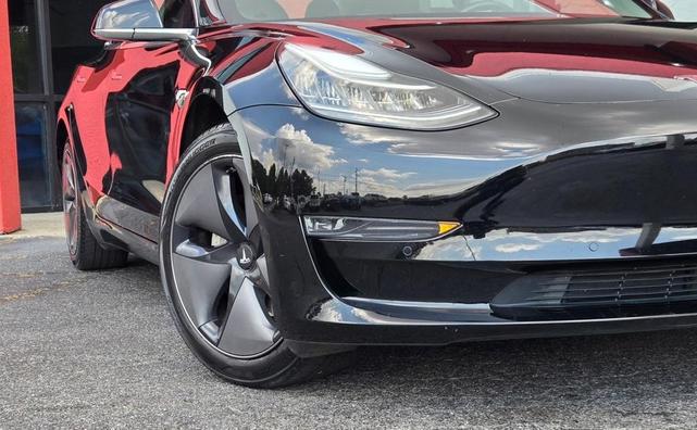 Photo of 2019 Black Tesla Model 3