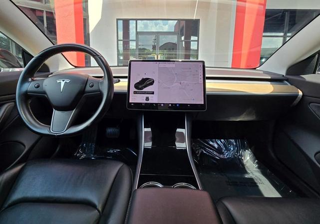 Photo of 2019 Black Tesla Model 3