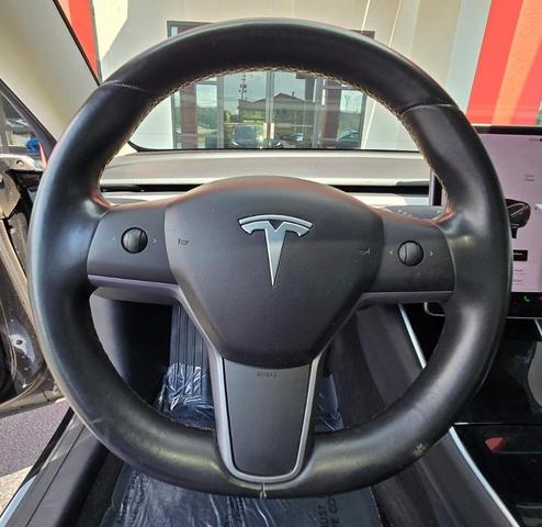 Photo of 2019 Black Tesla Model 3