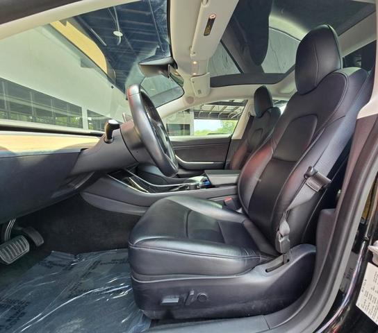 Photo of 2019 Black Tesla Model 3