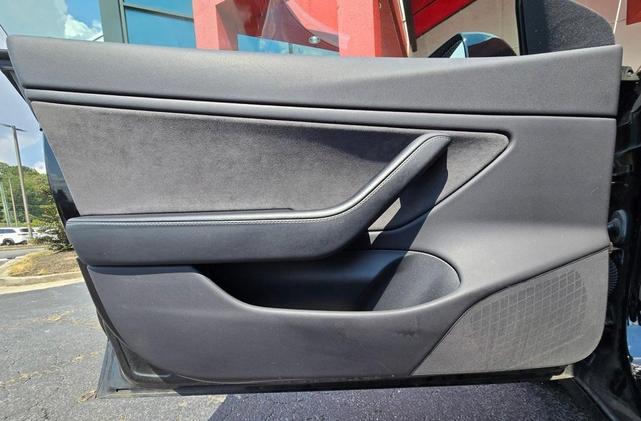 Photo of 2019 Black Tesla Model 3