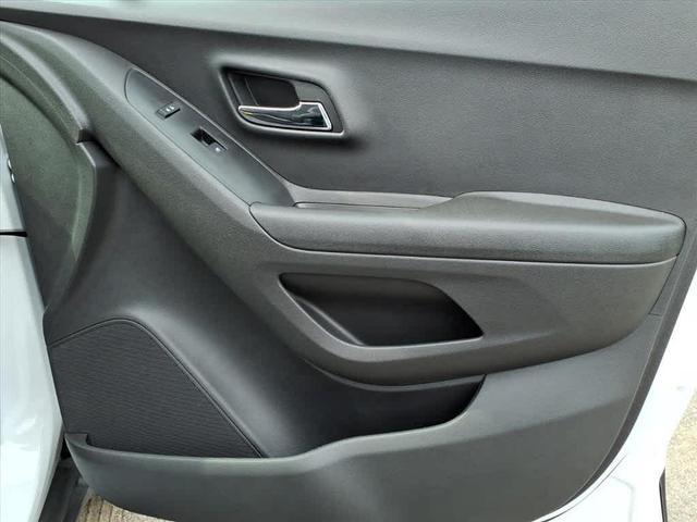 Photo of 2020 Summit White Chevrolet Trax