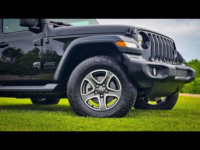 Photo of 2020 Black Clearcoat Jeep Wrangler