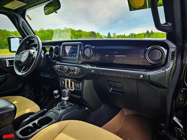 Photo of 2020 Black Clearcoat Jeep Wrangler