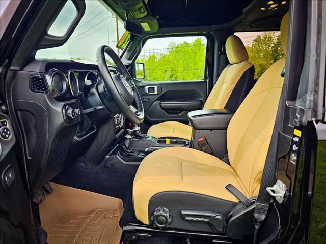 Photo of 2020 Black Clearcoat Jeep Wrangler