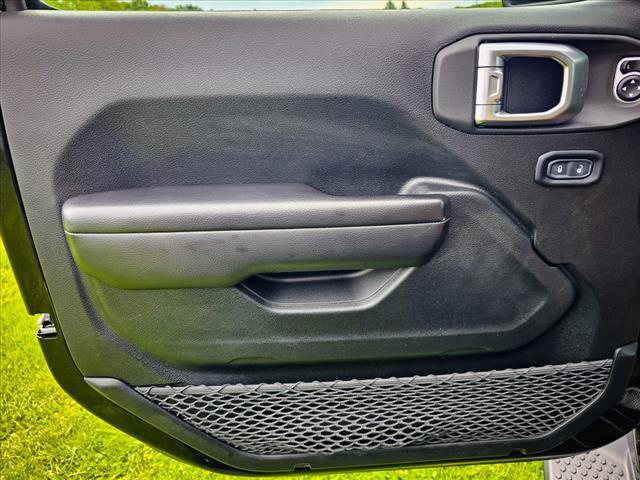 Photo of 2020 Black Clearcoat Jeep Wrangler
