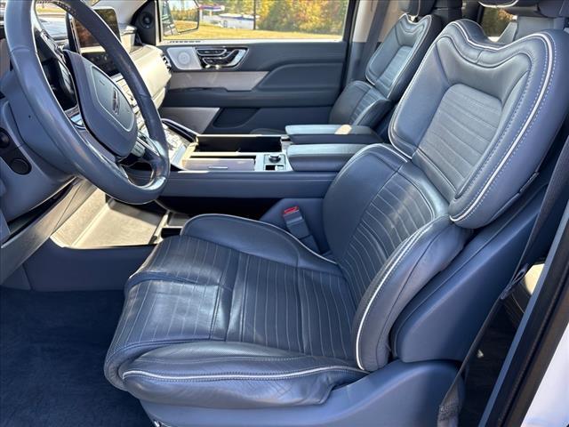 Photo of 2018 White Platinum Metallic Tri-Coat Lincoln Navigator